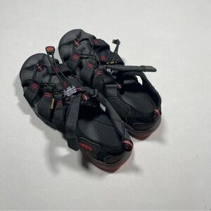 Boys Keens Activity Shoes size 4